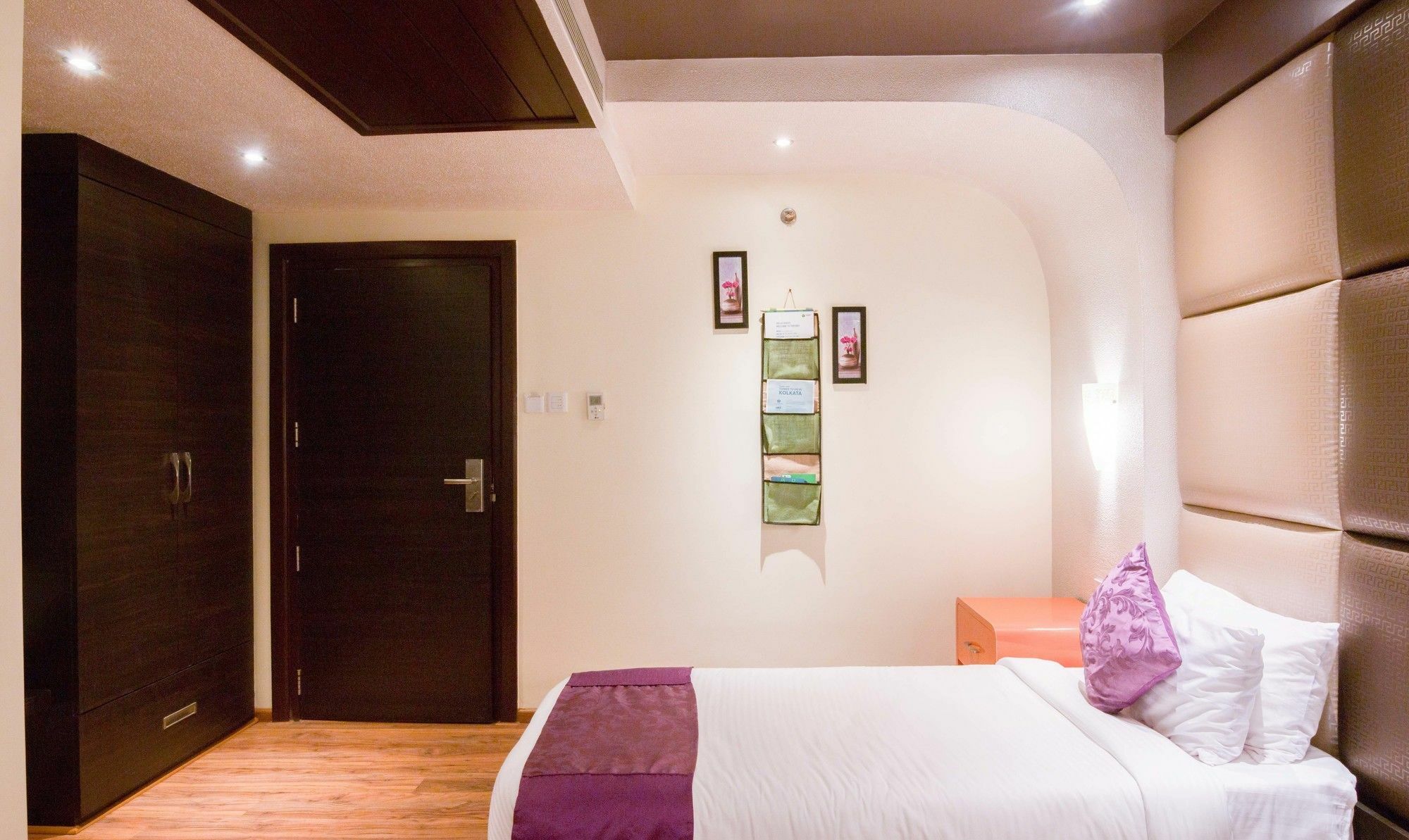 Ritu Ivy Hotel Kolkata Exterior photo